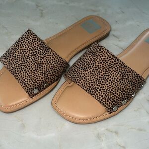 DV by Dolce Vita Tan Animal Print Slide Sandal Size 9 like new